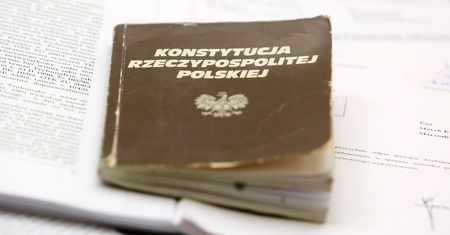 Morawiecki w expose: zmienimy Konstytucję