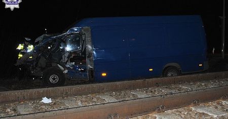 Wjechała w jadący pociąg. Tłumaczyła, że jej samochód nie hamował