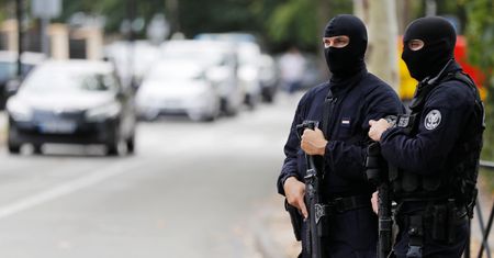 Imigranci brutalnie pobili Polaka w Nicei. Policja poszukuje napastnika