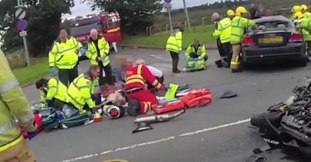 Lekarz przeprowadził operację serca na drodze. Uratował motocyklistę