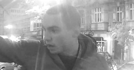 Poznań. Brutalne pobicie. Policja opublikowała nagranie z monitoringu