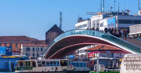 Szklany most w Wenecji. Architekt po latach ukarany grzywną