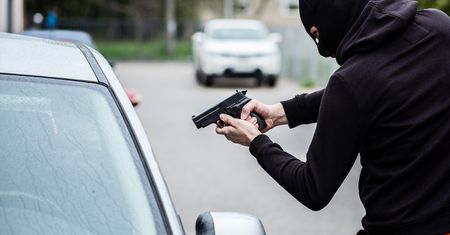 Ukrainiec pobierał "myto" na warszawskim parkingu. Groził śmiercią