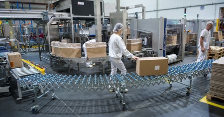 Produkcja przemysłowa zaskoczyła. Ekonomiści przyznają: "zabrakło nam wyobraźni"