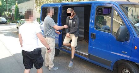 Udostępniono nagranie fałszywszego policjanta z 84-latką. Chciał wyłudzić 178 tysięcy