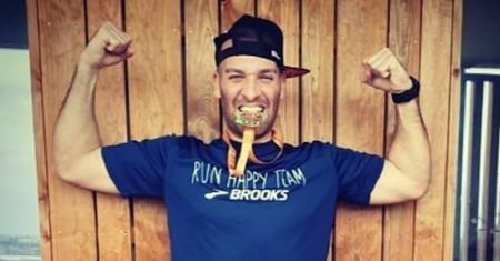 Francja. Mężczyzna przebiegł maraton podczas kwarantanny. Biegał na balkonie