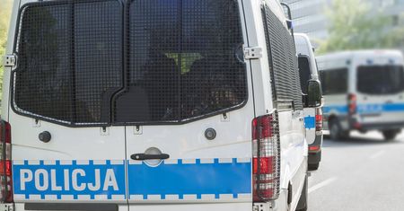 100 kiboli wtargnęło na autostradę. Chcieli zatrzymać autobus