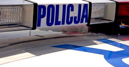 Uciekał matizem przed policjantami. Był tak zdesperowany, że porzucił auto