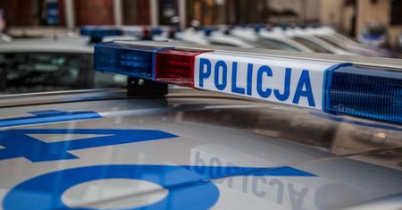 Mężczyzna wpadł pod pociąg. W jego domu ciało matki i ranna siostra. Nowe fakty