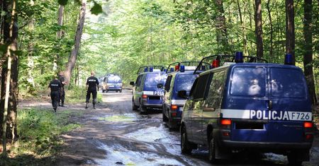 Opolskie. 100 policjantów szukało grzybiarza spod Nysy. Policja apeluje