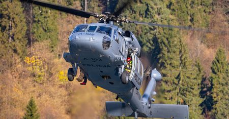 Łubnice. Syn pobił i porwał ojca. W akcji najnowocześniejszy śmigłowiec policji – black hawk