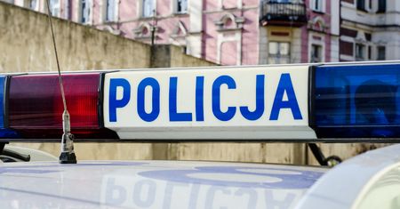 Sosnowiec: pijani rodzice spali, 5-latka błąkała się po ulicach