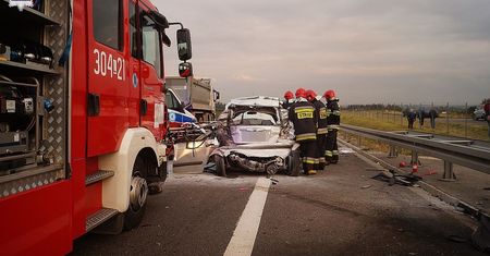 Wypadek na obwodnicy Lublina. Jedna osoba nie żyje, dwie są ranne