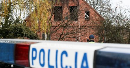 Dramat w Wałbrzychu. Matka urodziła dziecko do wiaderka i wyrzuciła w krzaki