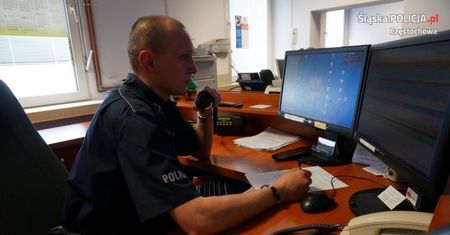 "Dziecko nie oddycha, robi się sine". Policjant uratował niemowlę przez telefon