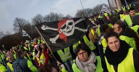 Ambasada RP w Paryżu ostrzega przed protestem. "Żółte kamizelki" znów wyjdą na ulice