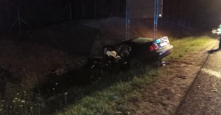 Kierowca bmw wbił się w rodzinę z dziećmi. Zmiażdżone auta
