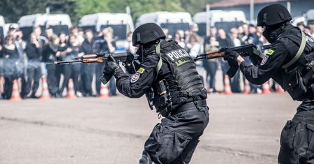 Związek zawodowy policji w RFN: „Nie jesteśmy batalionami ochroniarzy ośrodków detencyjnych”