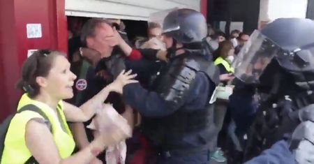 Skandaliczne zachowanie policji na proteście "żółtych kamizelek"