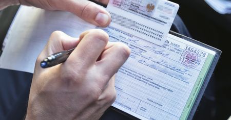 Polacy unikają mandatów jak mogą. Długi rosną, państwo reaguje