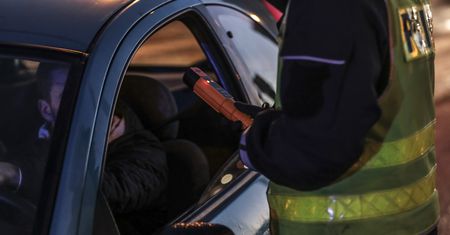 Podkarpackie. 46-latek był tak pijany, że zasnął za kierownicą