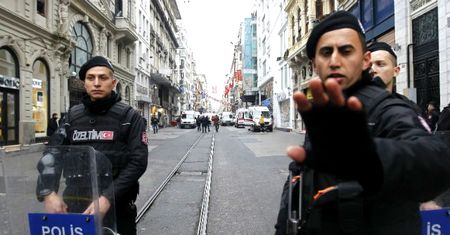 Turcja: policjant śmiertelnie dźgnięty nożem. Za atak odpowiada domniemany bojownik ISIS