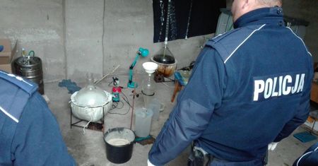 Dostali zgłoszenie o kradzieży prądu, znaleźli... fabrykę amfetaminy