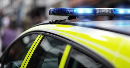 1,5-roczny chłopiec błąkał się boso po ulicach Torquay. Rodzice aresztowani