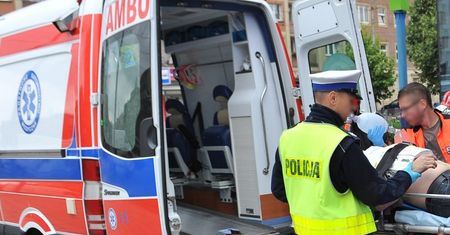 Białystok. Mężczyźnie "rozerwało nogę" w pracy