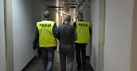 Korupcja w wodociągach. Kierownik pozwolił wykopać rury i sprzedać na złom