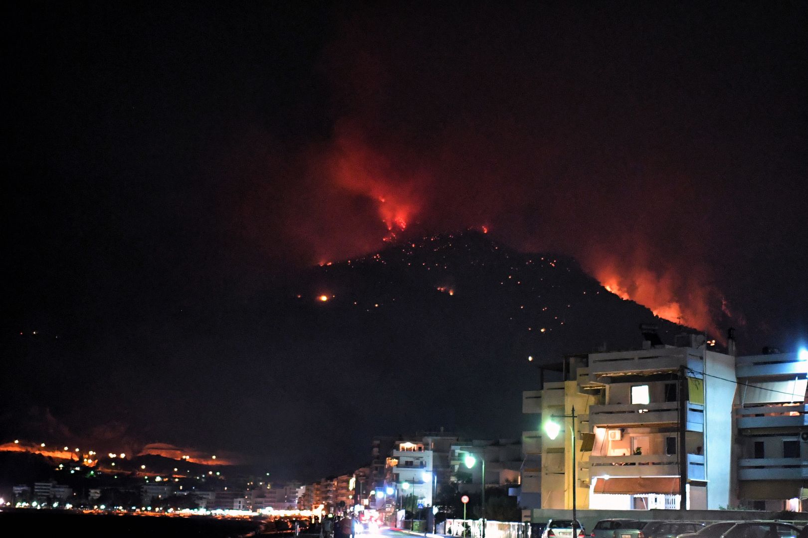 Grecja. Pożar niedaleko Aten. Z Loutraki ewakuowano 50 osób 