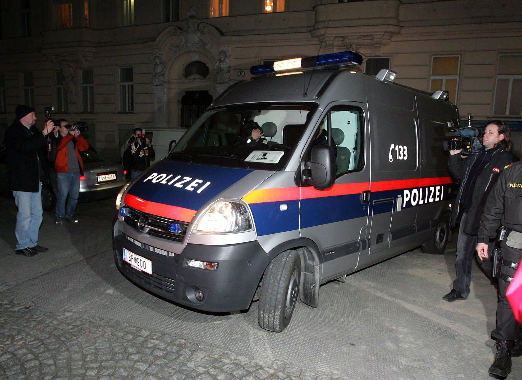 Policja informuje, że napastnik był obywatelem Austrii