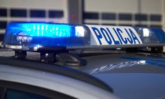 Chciał sprzedać telefon policjantom. Zapomniał, że może grozić mu kara