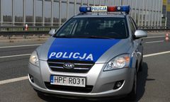 Wypadek na S8. Auto uderzyło w bariery i dachowało