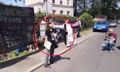 Ruszów. Ksiądz zatrzymany przez policję. Manifestacja przed mszą