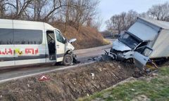 Groźny wypadek w Dębianach. Osiem osób rannych