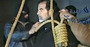 Saddam zawisł na szubienicy, świadkowie opisują egzekucję
