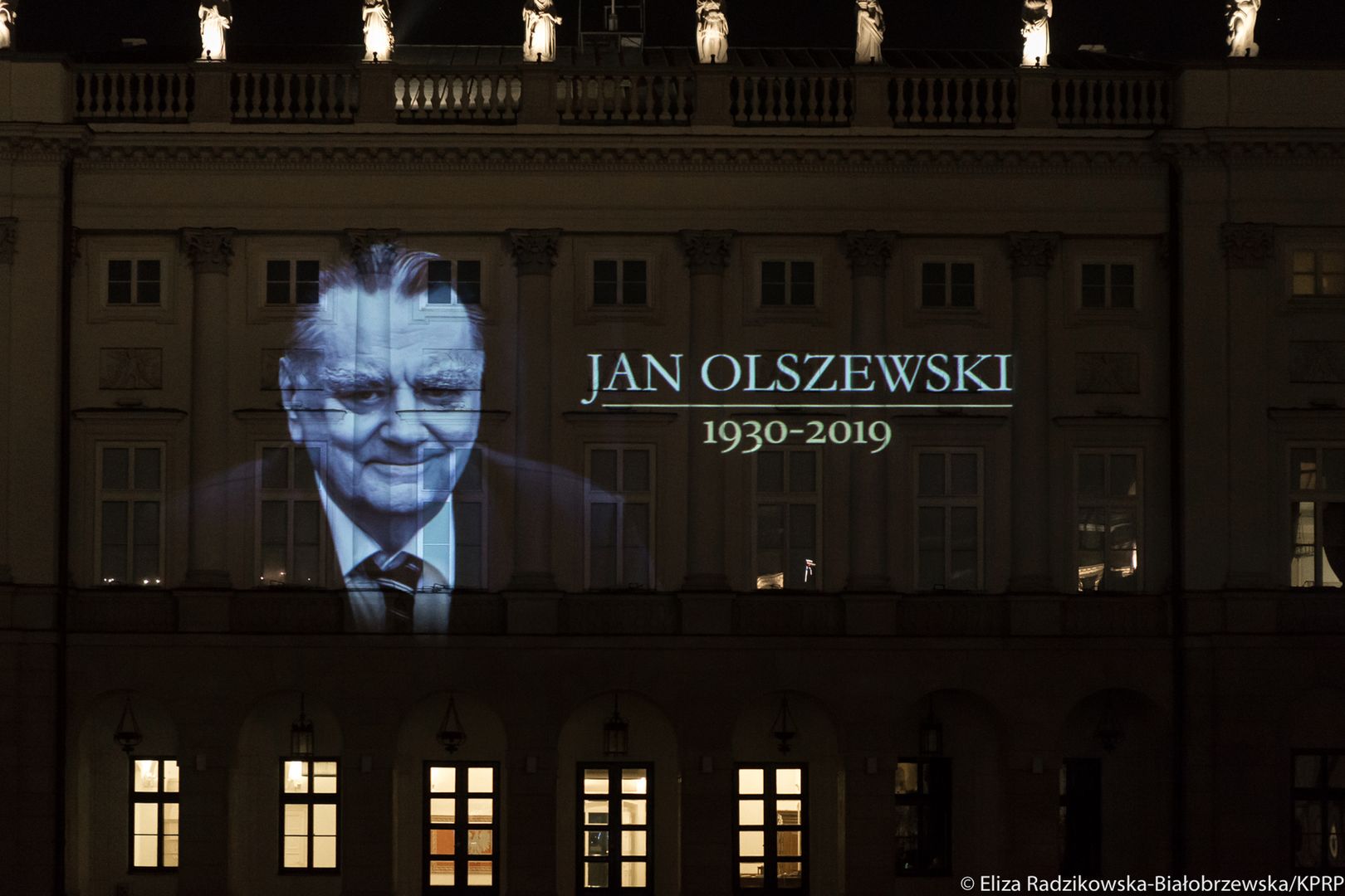 Iluminacja na Pałacu Prezydenckim w Warszawie