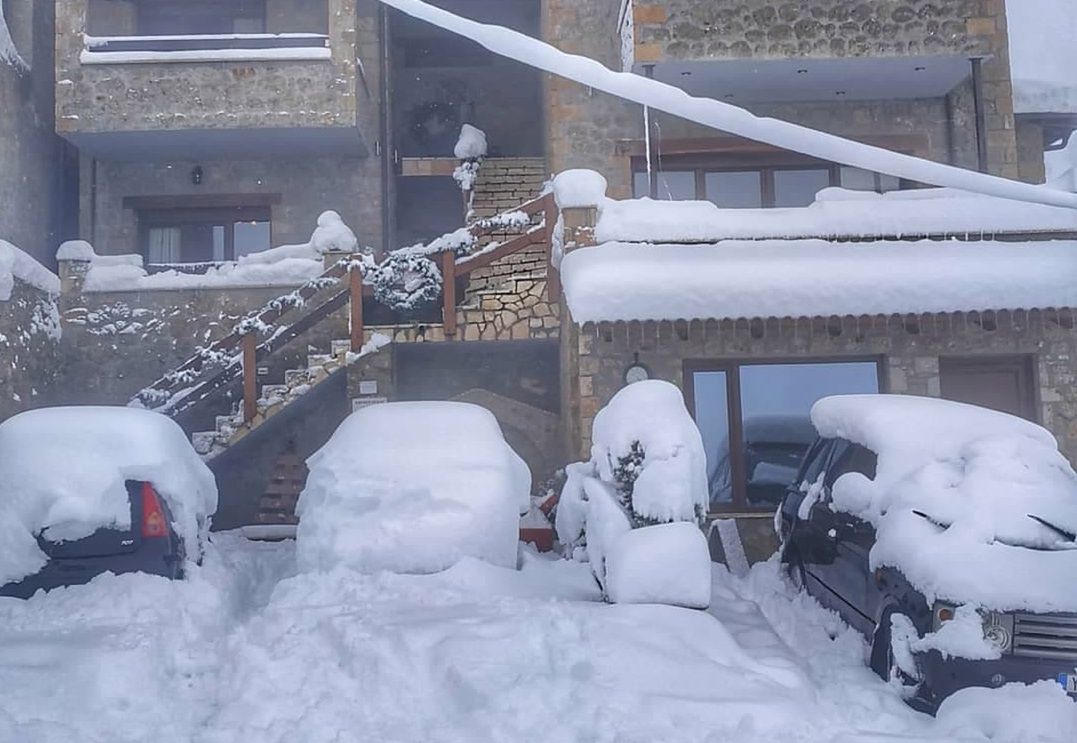 Grecja pod śniegiem. 50 osób uwięzionych w hotelu