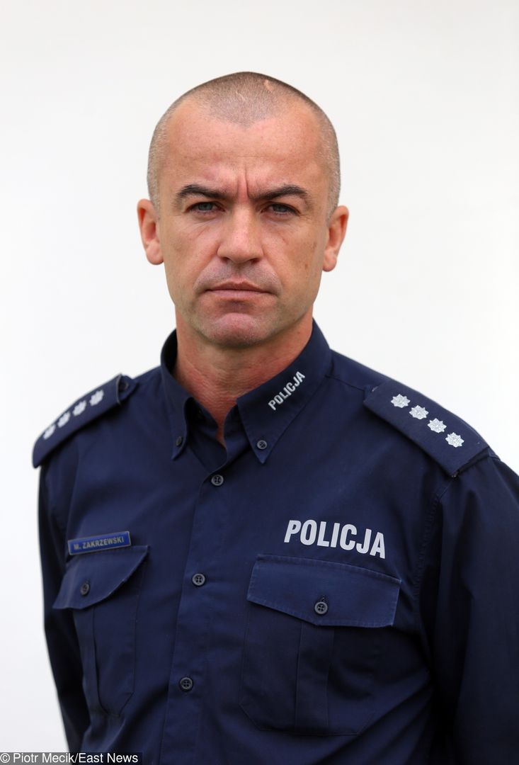 Maciej Zakrzewski awansował. Wcześniej wychylał się z helikoptera, by zrzucać konfetti 