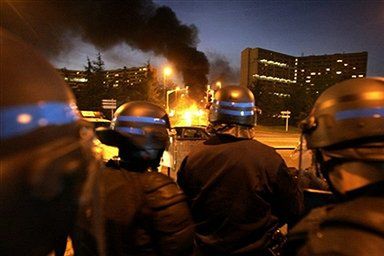 Zamieszki w 300 miastach Francji