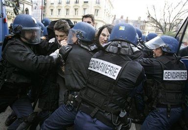 Strajki na francuskich uczelniach i starcia z policją