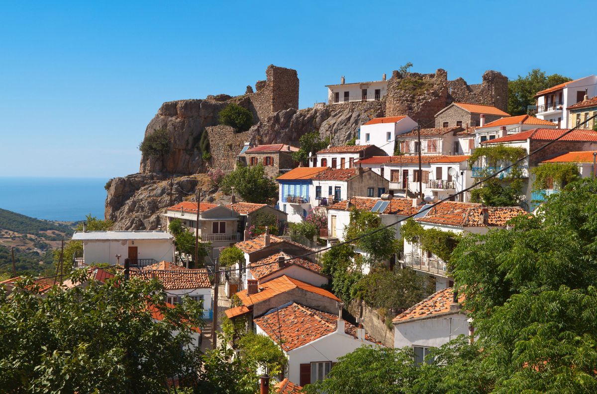 Stan wyjątkowy na popularnej greckiej wyspie