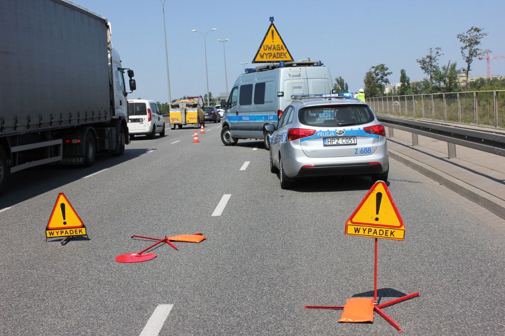 Policjantów nie ma na drogach, bo jeżdżą do szpitali. To skutek przestarzałego systemu