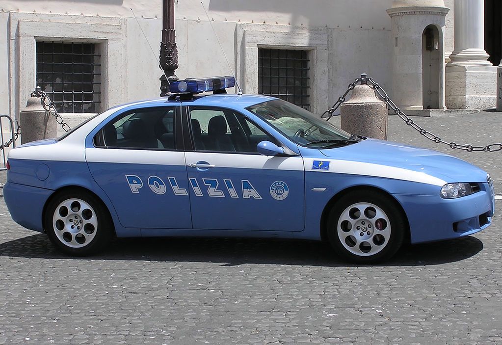 Polka brutalnie pobita młotkiem na ulicy we Włoszech. Podbiegł i uderzył