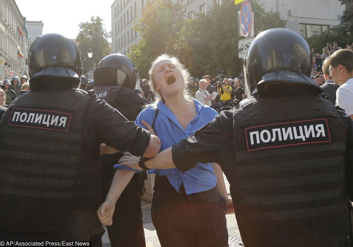 Rosja. Aktywiści o demonstracji opozycji: 1373 osób zatrzymanych, 77 pobitych