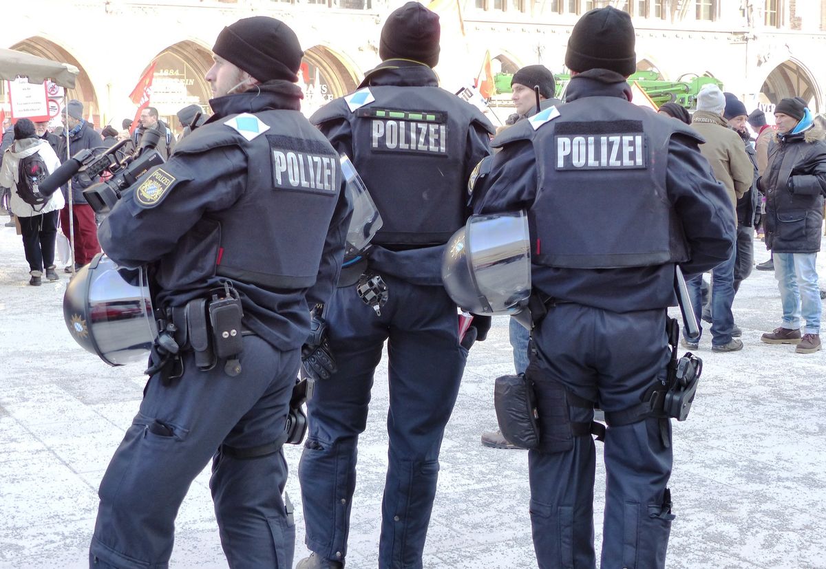 Niemiecka policja wypuściła groźnego islamistę? Wcześniej zdecydowano o jego deportacji