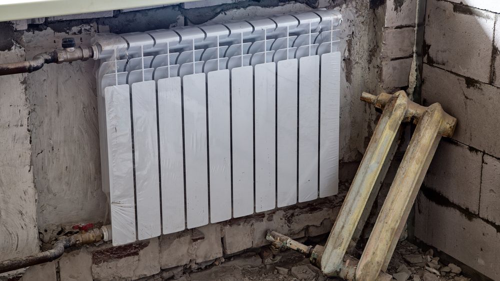 Nowe kaloryfery muszą pasować do rur. Nie można łączyć miedzianych rur z aluminiowymi grzejnikami