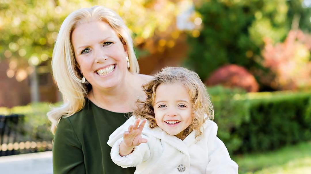 Pielęgniarka adoptowała dziewczynkę, której przez 5 miesięcy nikt nie odwiedził w szpitalu