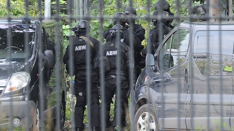 ABW zatrzymała 3 osoby. To kolejni przestępcy, podejrzani o pranie brudnych pieniędzy